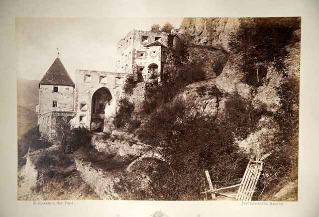 Foto Trostburg, cfr. B. Partenkirchen, Die Burgen Tirols, 1869 ca.